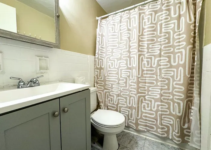 Sleeps 8 Charming 2 Bedroom With 5 Beds Wifi Pittsburgh