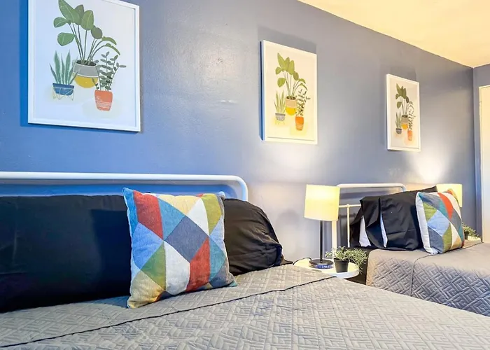 Sleeps 8 Charming 2 Bedroom With 5 Beds Wifi Apartment Pittsburgh