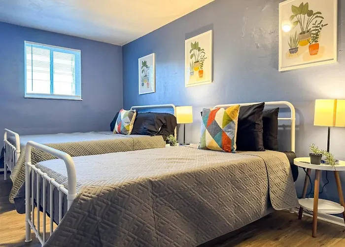 Sleeps 8 Charming 2 Bedroom With 5 Beds Wifi